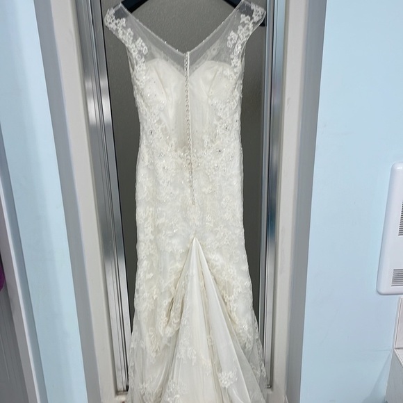 Sophia Tolli Elegant Lace Wedding Dress in Cream - Picture 13 of 14